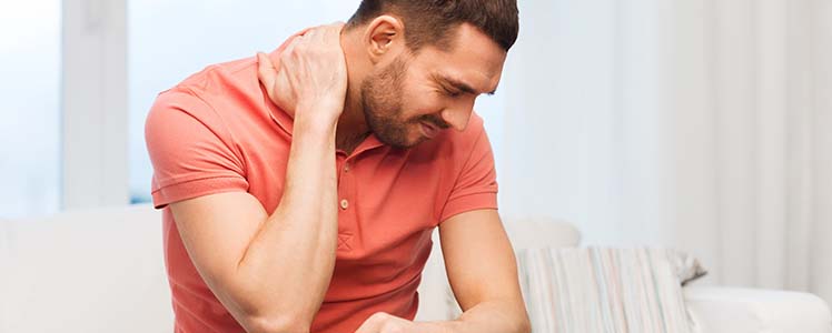 Neck pain and when to see a doctor? - Physio-Soton
